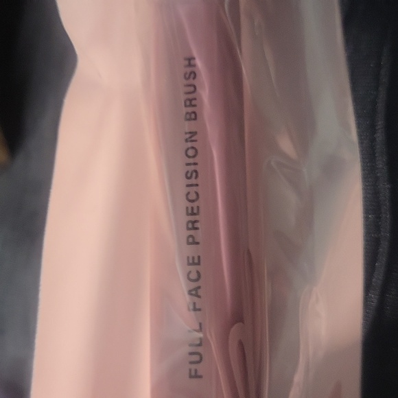 MALLY Fullface brush - Picture 3 of 3